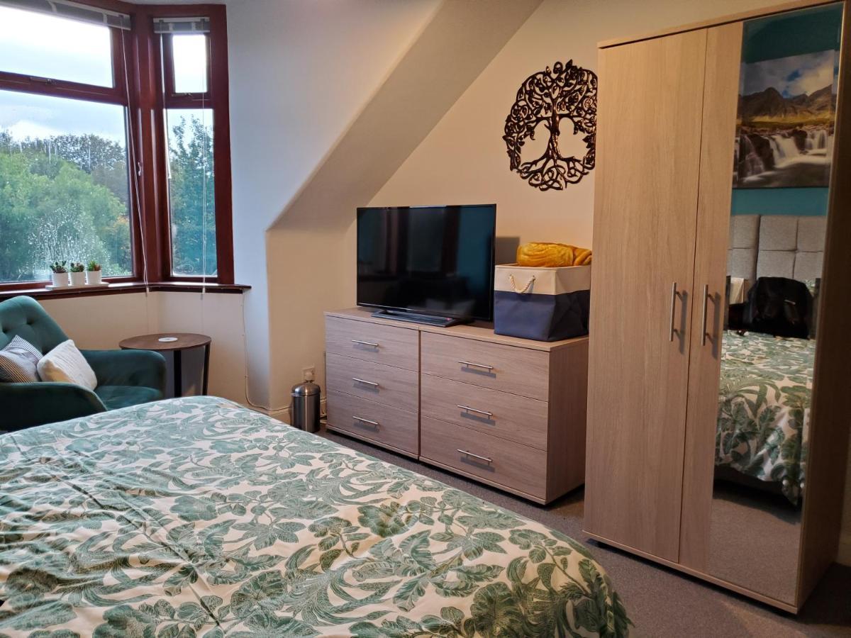 Carvetii - Mayhaven House - Tranquil Cul-De-Sac - 2 Bedrooms, Sleeps 4 Guests Dunfermline Exterior photo
